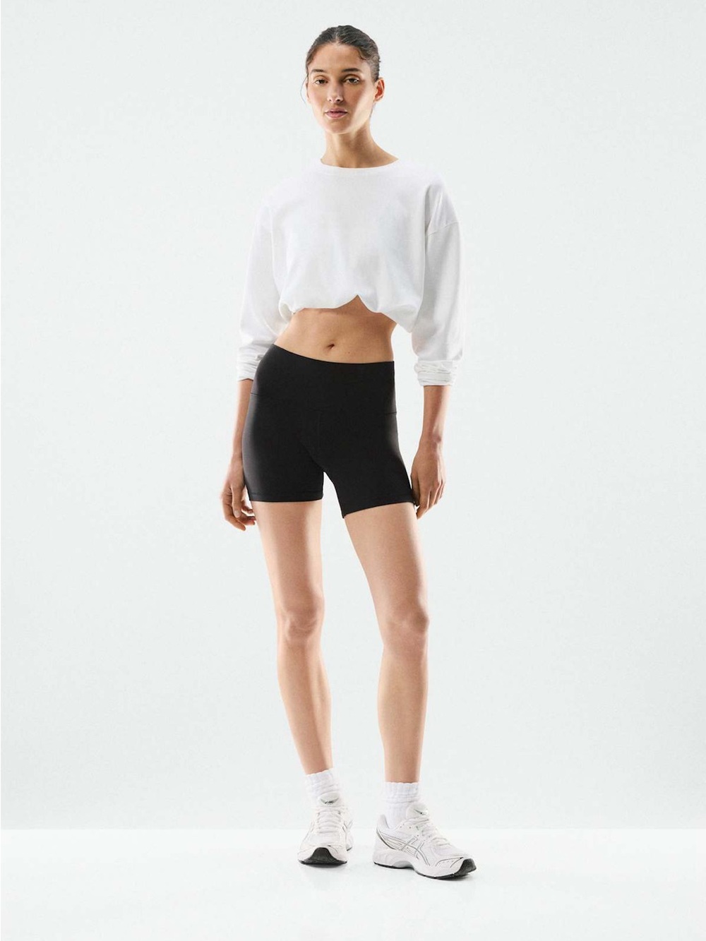 Aritzia BUTTER Cheeky Hi-Rise 5" Short